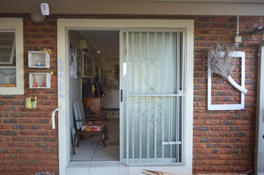 6 Bedroom Property for Sale in Doringkruin North West